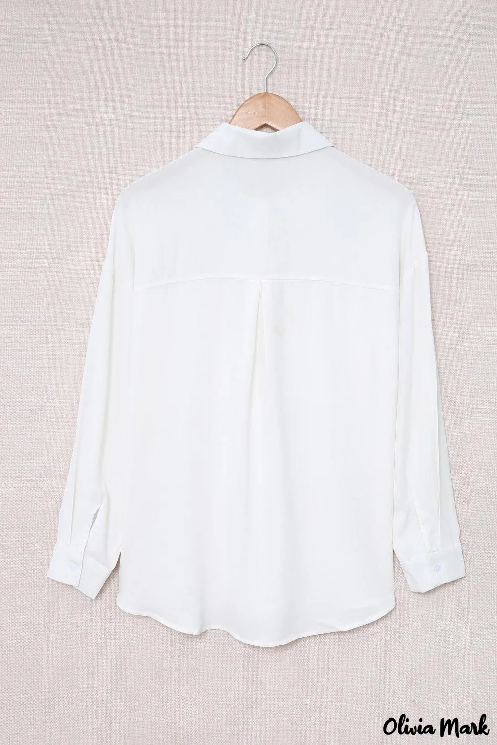 Deanwangkt - White buttoned shirt with long sleeves and plain pocket