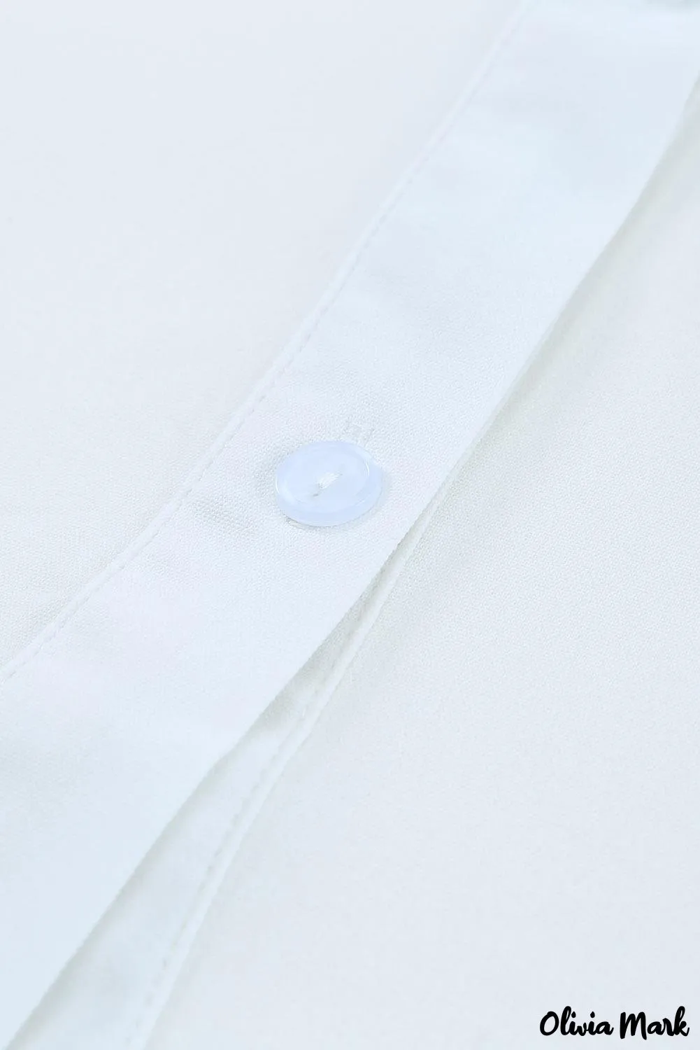 Deanwangkt - White buttoned shirt with long sleeves and plain pocket