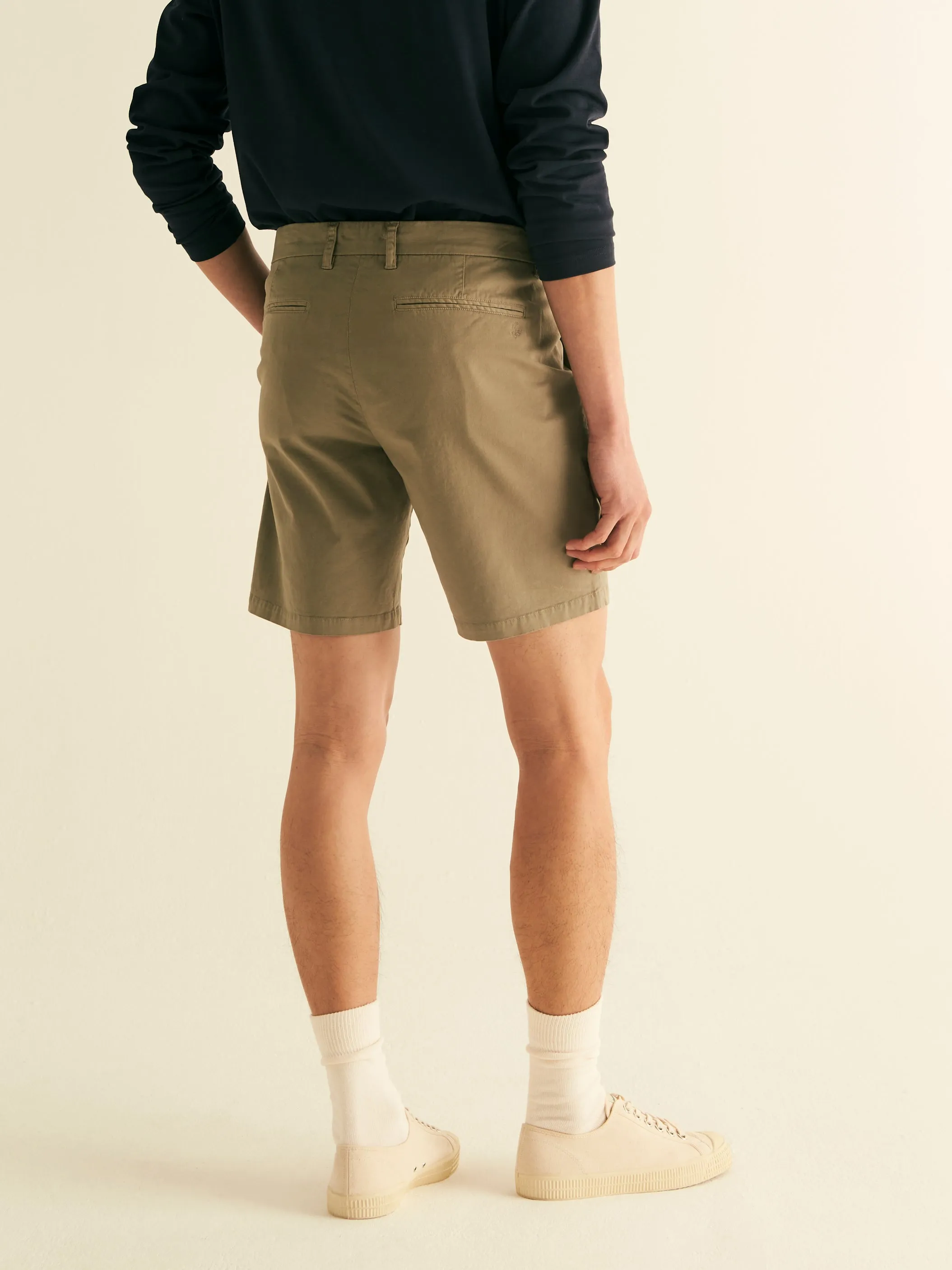 Relaxed pleat front chino short