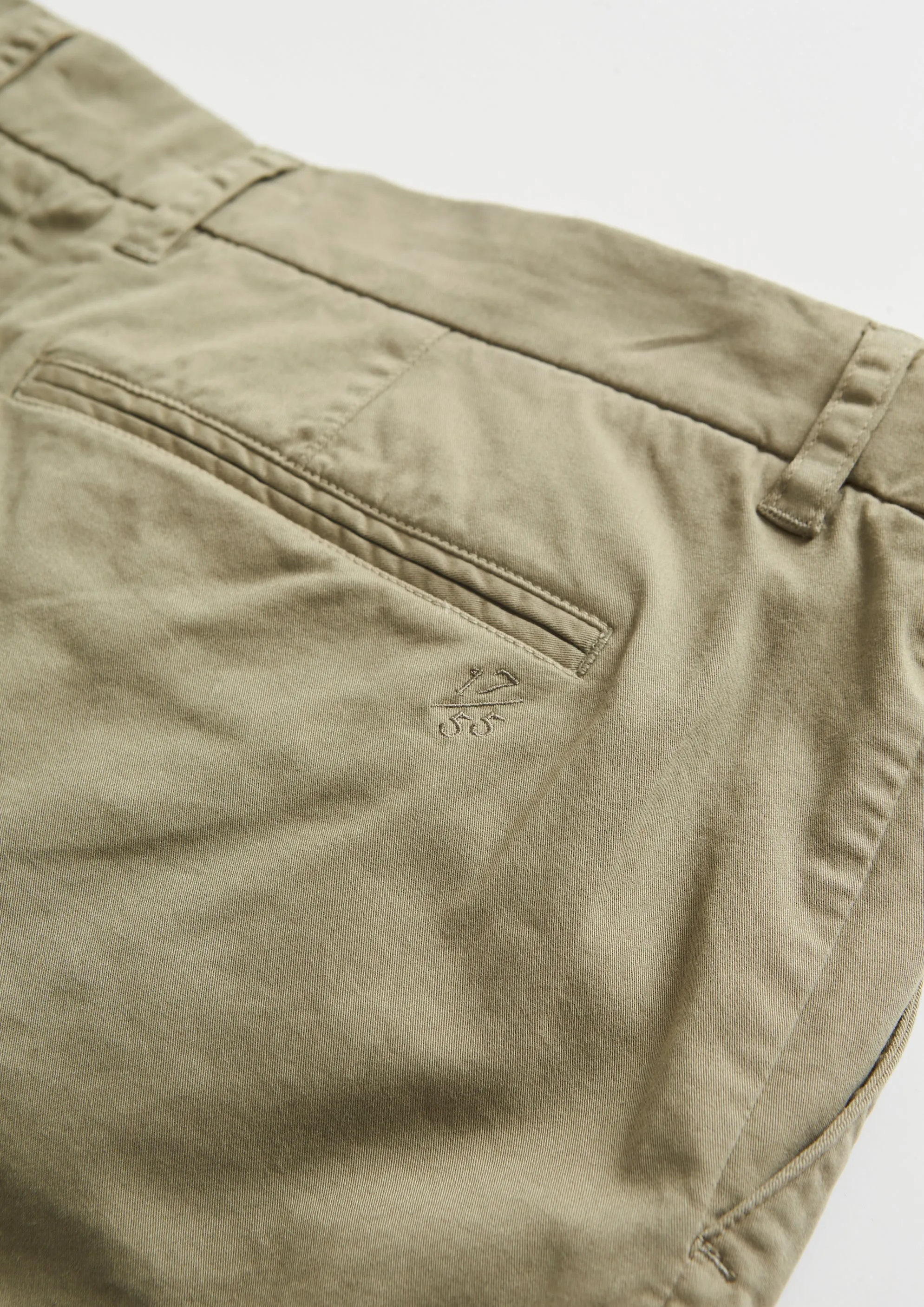 Relaxed pleat front chino short